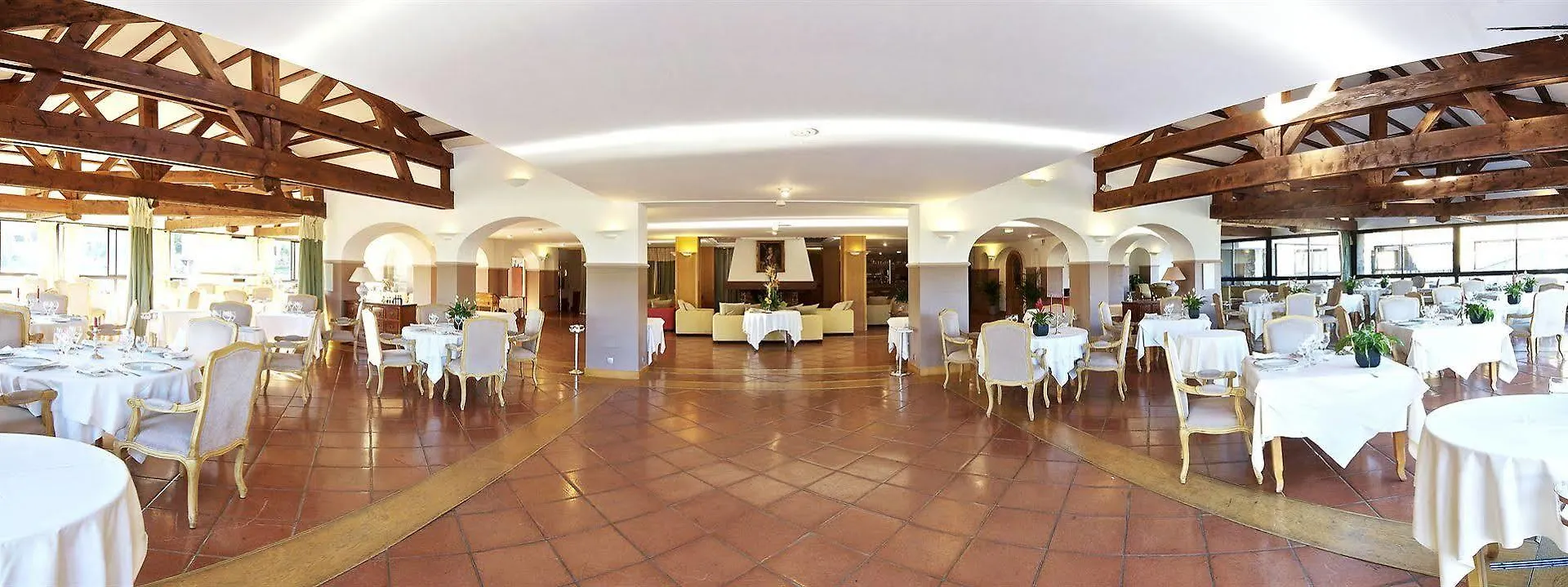 Hotel Chateau Et Golf De Taulane La Martre